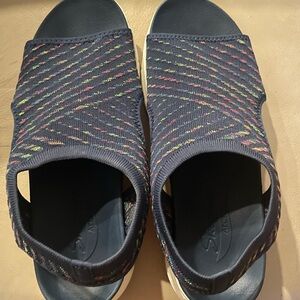 Skechers Women's Arch FIT Catchy Wave Stretch Fit Sandal Navy Blue